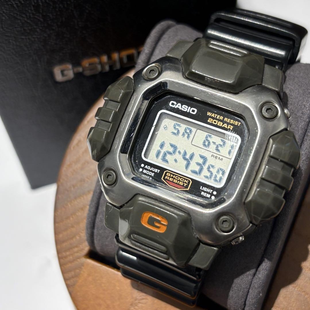 カシオ　G-shock ガンダム　DW-6400 1990年代に一世を風靡したプレミアムG-SHOCK「ガンダム」！【G