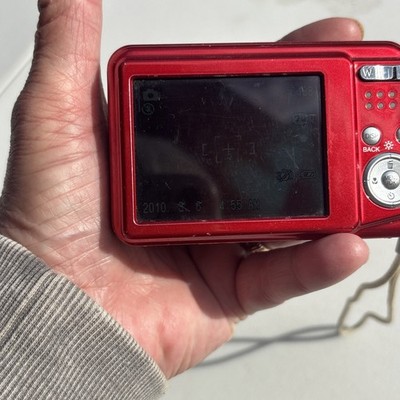Fujifilm FinePix AX250 Compact Digital Camera in Red 8 Gb SD Card