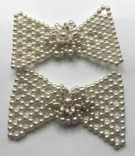 Vintage Elegance: Lustrous Pearl Bow For Hair/Dress