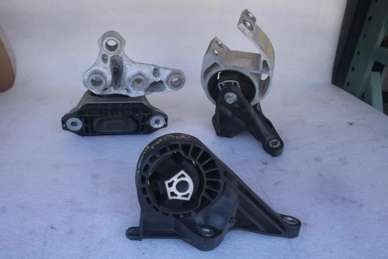 2020 2021 2022 2023 CADILLAC XT5 TRANSMISSION MOUNTS AWD 3.6L - Image 2 of 4