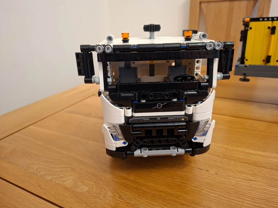 LEGO Technic 42175 Volvo FMX Truck & EC230 Electric Excavator, photo 3 of 5