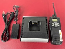 EF Johnson 5100 ES UHF Handheld Radio with 563-0600-235 Charger