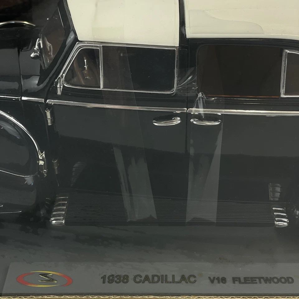 Signature Models Boxed 1:18 Scale 1938 Cadillac V16 Fleetwood 18117 - Image 3 of 4