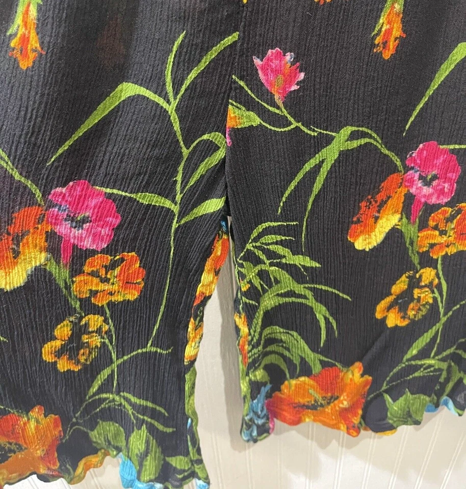 Vintage Bedford Fair Lifestyles 2 Pc Capri Set~Watercolor Floral on Black Size L - Image 4 of 4