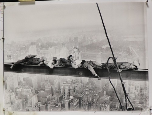 PÓSTER DE VIGA DE NUEVA YORK DURMIENDO POR ENCIMA DE MANHATTAN 23,75"X31,50" NOS (b106) - Imagen 2 de 3