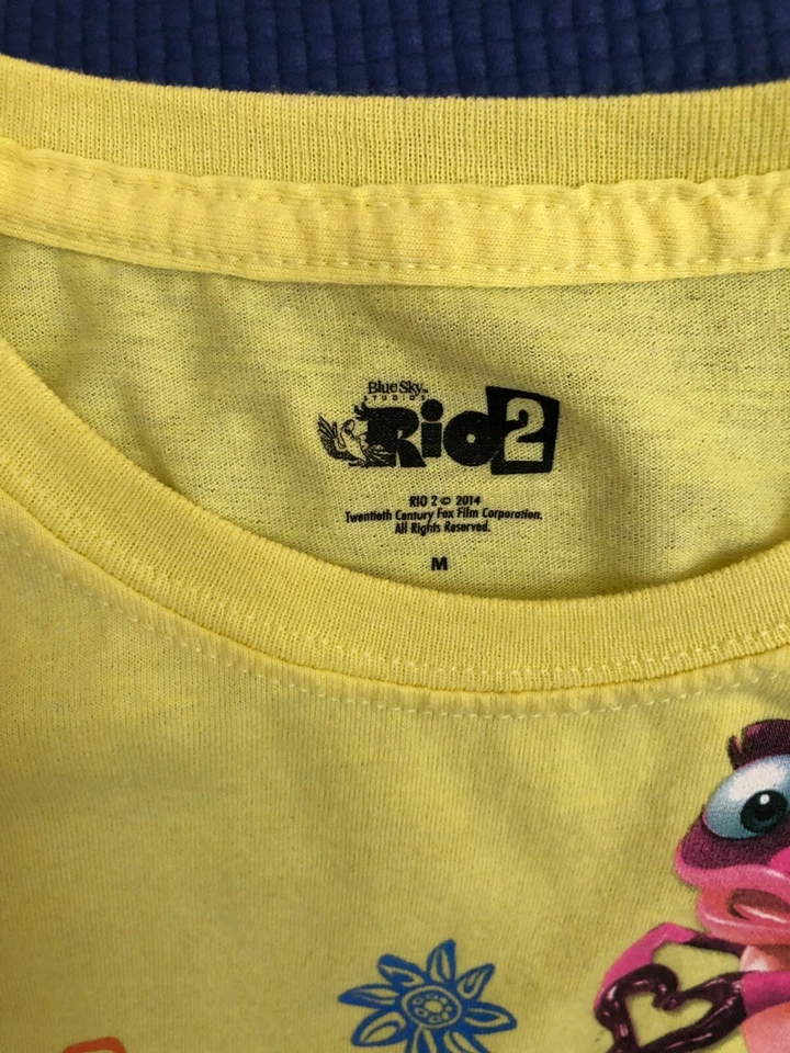 Rio 2 T 恤女孩 M 码 ~ 舞蹈、唱歌和快乐! Blue Sky Studios ~ 二手 — 第 2/3 张图片