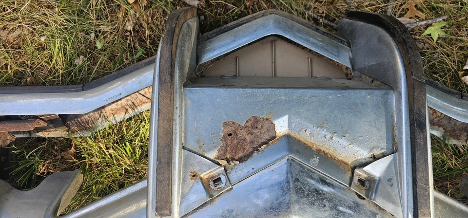 1972 里维埃拉前保险杠组件带标记灯 — 第 2/4 张图片