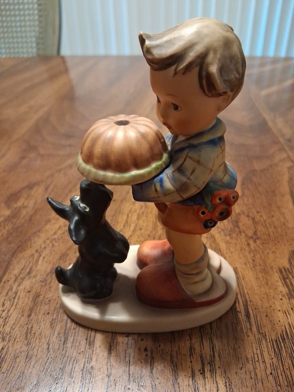 Vintage Hummel Goebel TMK-3 Stylized Bee, #9 "Begging His Share" 5 " Figurine