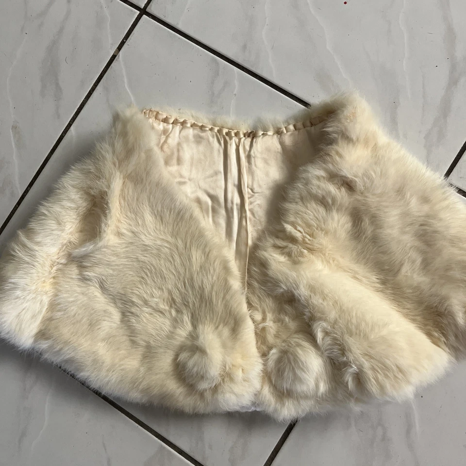 Vintage Ivory Genuine Rabbit Fur Cape Stole W/Pompom Closure Lined/hand made m/l - Image 4 of 4
