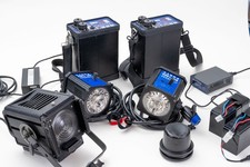 2 Stück Hensel Porty 1200 Profi-Akkublitz mit 2 Lampen und Spot in Metallkoffern