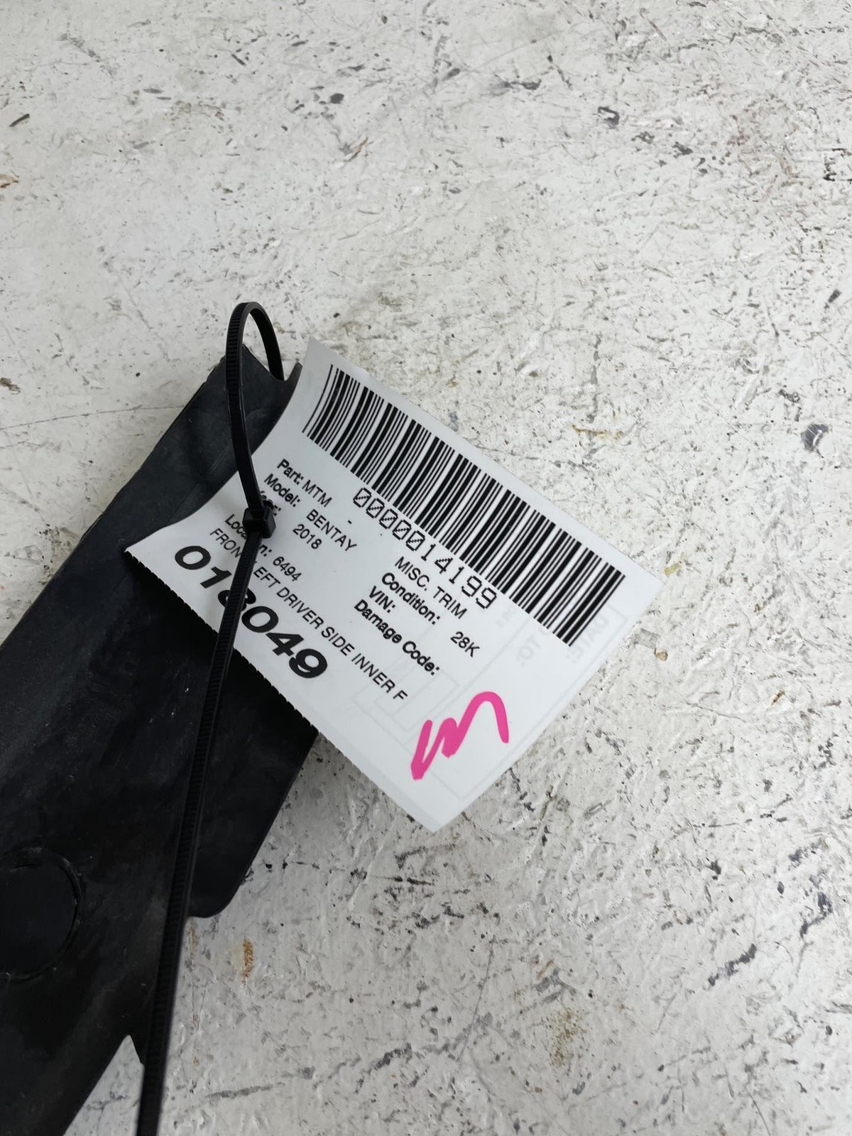 2016-2020 BENTLEY BENTAYGA FRONT LEFT SIDE INNER FENDER LINER PANEL DRIP COVER
