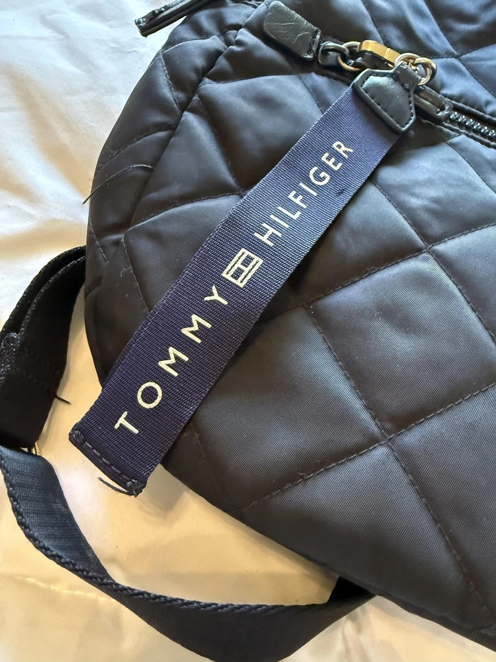 Tommy Hilfiger Mochila Mujer Negro Acolchado Nylon Mini Bolso Correas Ajustables Foto 3 de 4