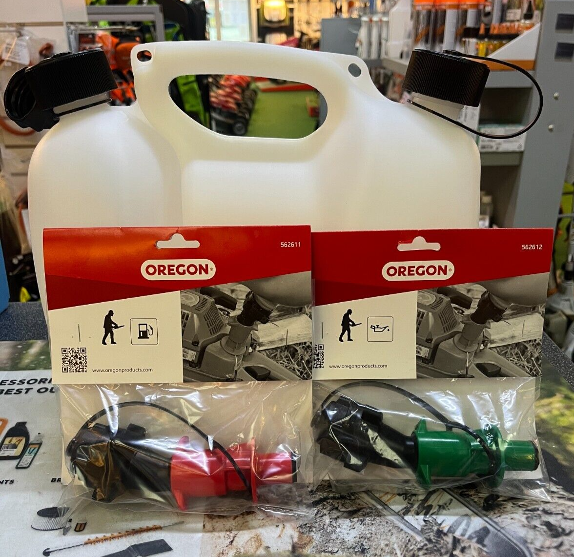 Oregon Professional Combi Can 3 & 1.5 L Plus No Spill, Easy Fill Spout Set
