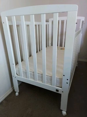Baby bunting cot protector online