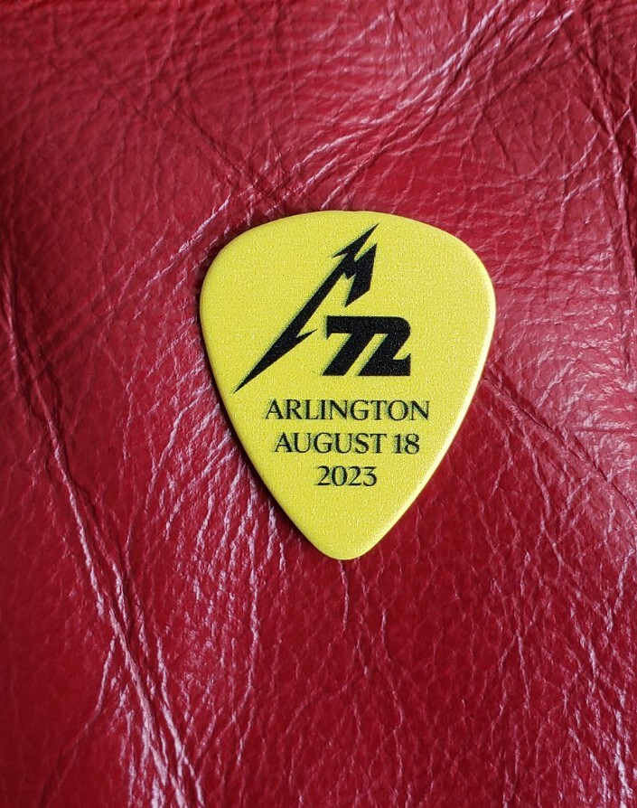 メタリカ　ギター　ピック　パリ　2023 Metallica M72 2023 World Tour VIP Laminate & Guitar Pick
