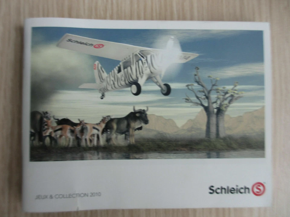 CATALOGUE FIGURINES SCHLEICH 2010 ANIMAUX DINOSAURES SCHTROUMPFS 177 pages - Photo 1/1