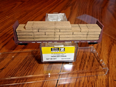 ZMicro-trains c 527 00 021 New Z-scale Trailer Train Flatcar w/Load #80280