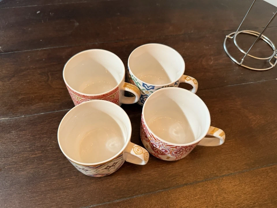 Pier 1 One Imports Juego de 4 tazas apilables de gres con estante Foto 2 de 4