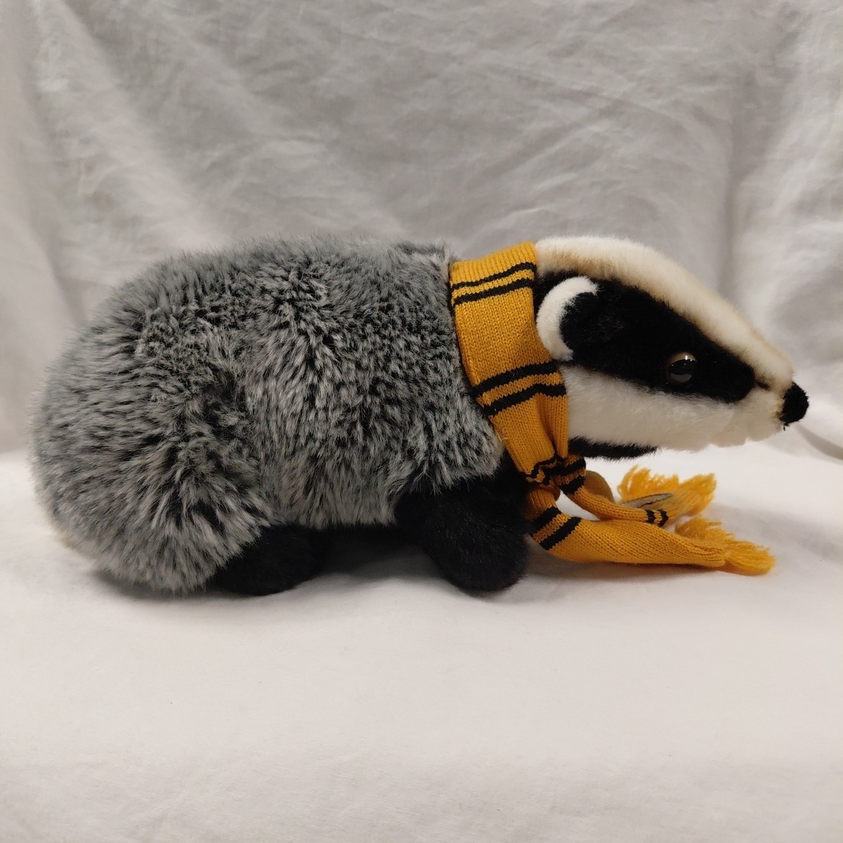 Harry Potter Hufflepuff Badger Plush Wizarding World Universal Studios w/Scarf 