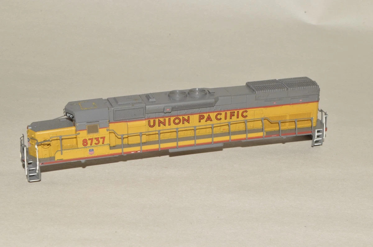 Kato HO Scale EMD SD40-2 Undecorated Locomotive #37-2700 | #4687436524