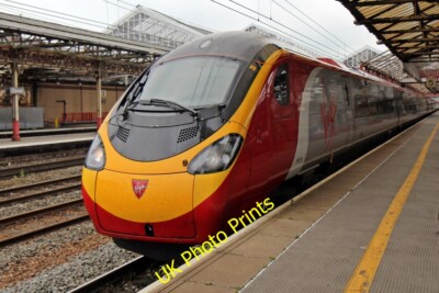 Foto 6x4 Virgin Class 390, 390154 \''Matthew Flinders\'', Bahnsteig 5, Besatzung c2015
