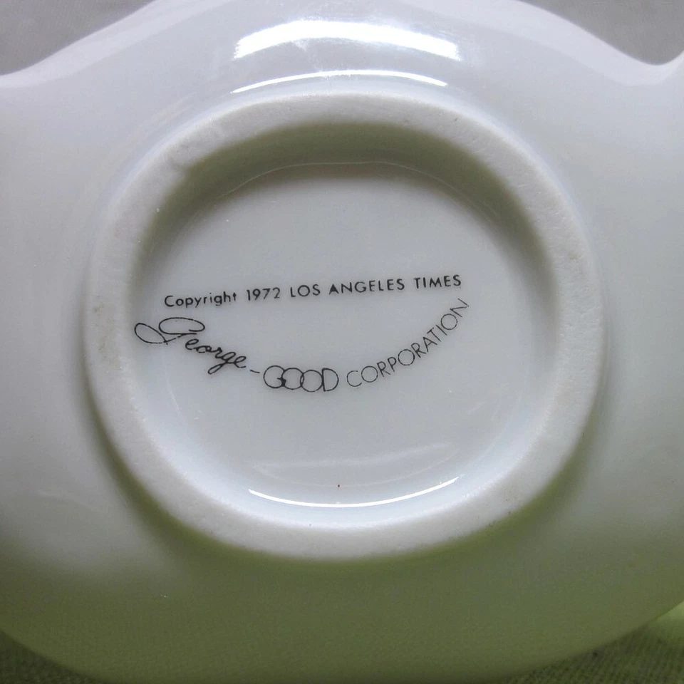 LOVE IS comic-strip Kim Grove vtg porcelain trays 2 two set 1972 tea-spoon dish - Image 3 of 3