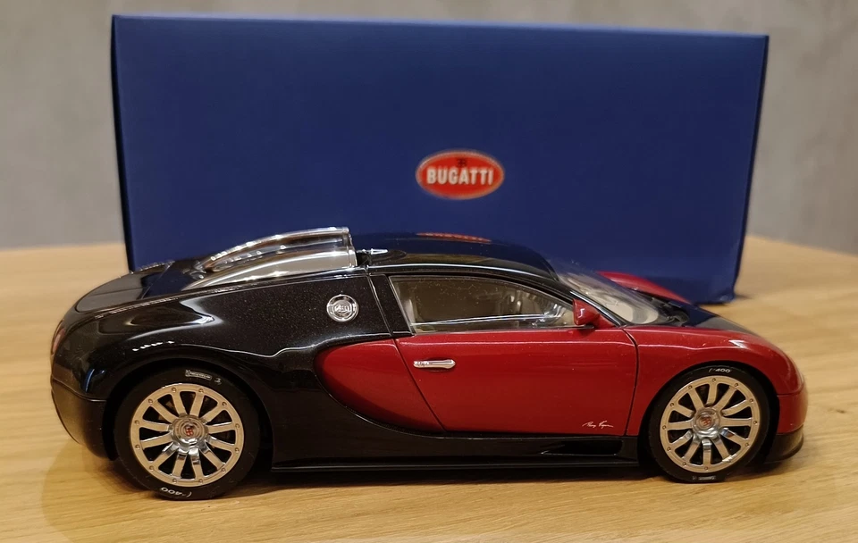 AUTOart - BUGATTI EB 16.4 VEYRON - 1:18 - Black/Red - Limited. Nr.4387 - DEFECT - Immagine 2 di 4