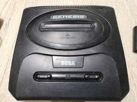 Sega Genesis Model MK-1631 Console w/Controllers, Cords, 3 Games Tested
