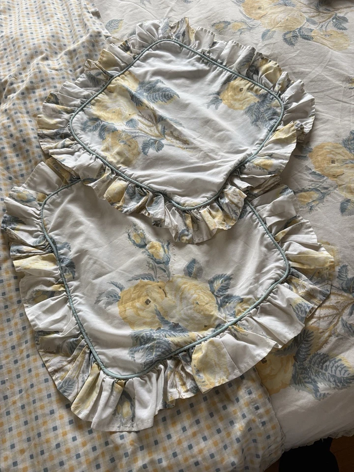2 VTG Laura Ashley Ruffled Toss Throw Pillows Shabby Chic Cottage Floral Alba - Image 2 of 4