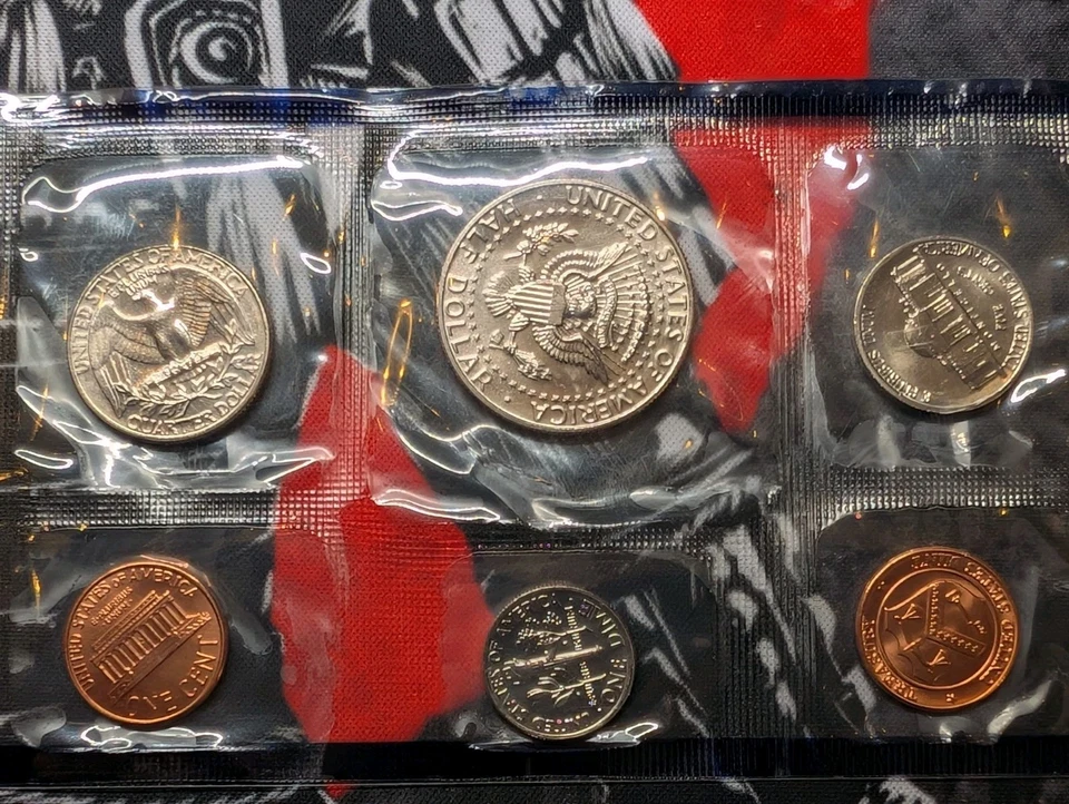 1988 US Mint set ~ 6 Coins ~ P Uncirculated Coin Set In OGP - Image 2 of 2