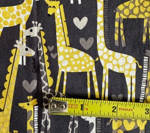 Giraffa Love Tessuto Giungla Grigio Giallo Animali Cuori Bambini Novità 1+Yd x 39"W - Foto 4 di 11
