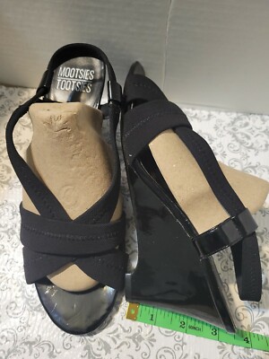 Mootsies tootsies WOMANS BLACK ELASTIC WEDGE SANDALS