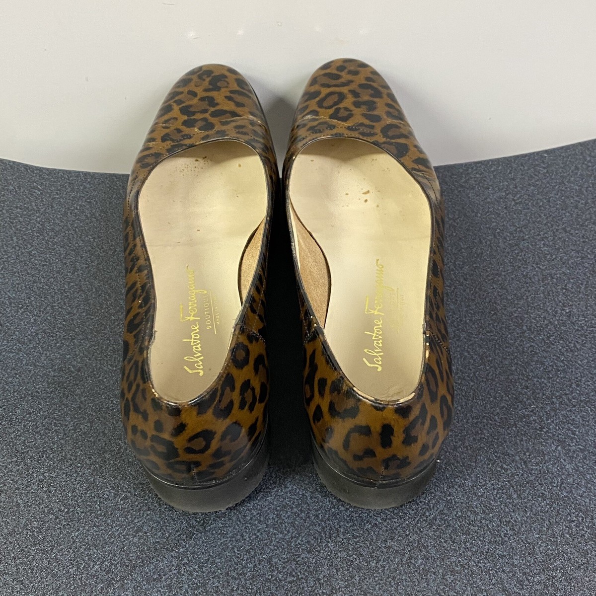 【送料&関税込】Ferragamo Leopard Printed Slip-on Flat Shoes Salvatore Ferragamo Pony Hair Leopard Print Slip On Loafers