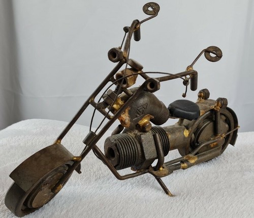 Maßgefertigtes handgefertigtes Motorrad Metallmodell recycelte Werkstattteile detailliert Messing  - Bild 1 von 6