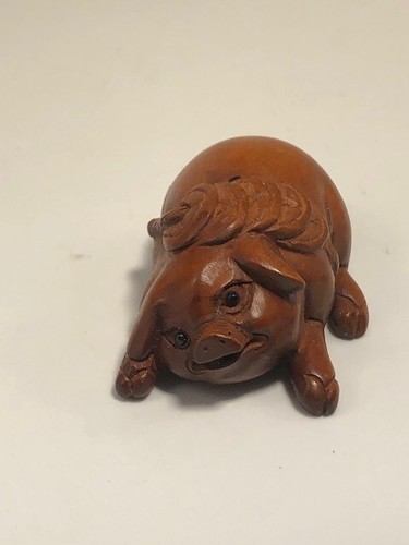 Pig Wooden Carving With Buttons & Thread On Top Small 1 x 2" - 第 2/6 張圖片