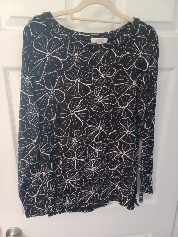 Women's Talbots Scoop Neck Blsck. White Color Size SMALL