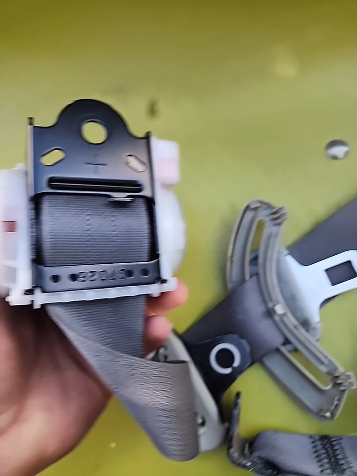 CINTURÓN DE SEGURIDAD 2005-2010 SCION Toyota Prius TC LADO CONDUCTOR ASIENTO TRASERO IZQUIERDO C7026 Foto 2 de 3