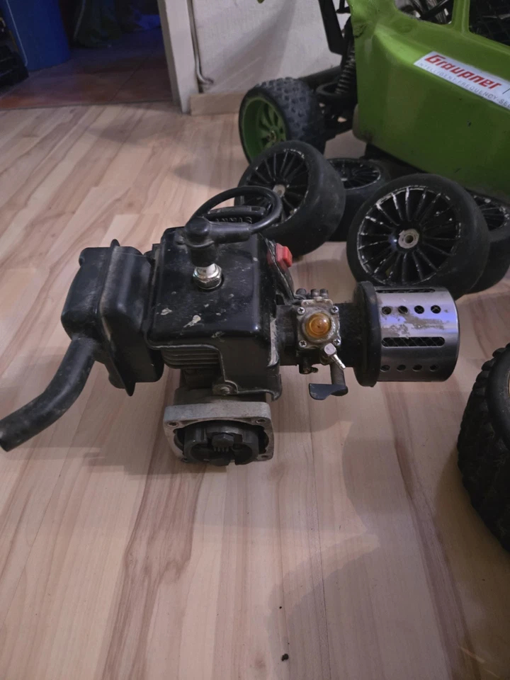 Reely Carbon Fighter III 1:6 RC Benziner Allrad mit Ersatzmotor Und Reifen - Bild 4 von 4