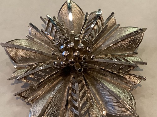 PIN BROCHE VINTAGE AUTÉNTICO FIRMADO CORO 3 TONO PLATA DEMENCIAL ESTRELLA RÁFAGA SIN RESERVA - Imagen 3 de 8