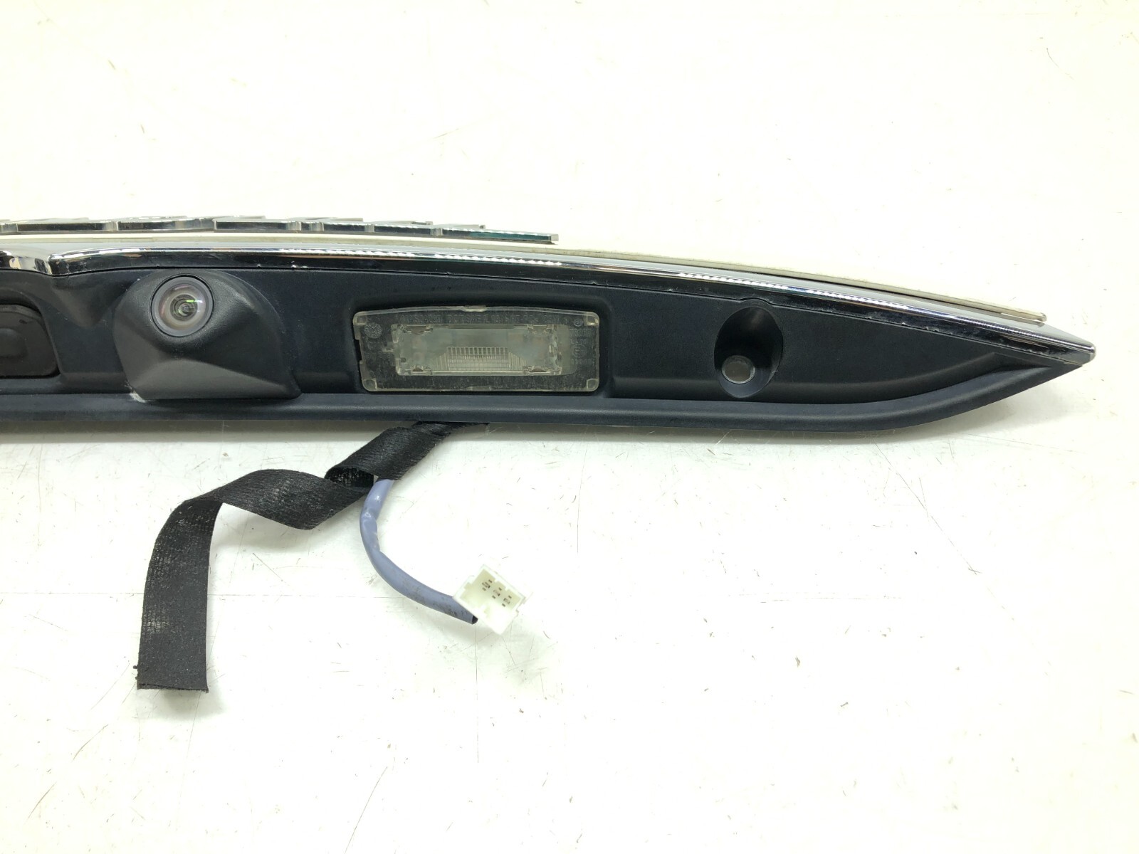 2014-2017 MASERATI GHIBLI S Q4 REAR TRUNK LID MOLDING W/ CAMERA OEM WHITE.