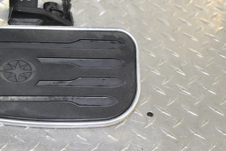 Yamaha V Star 1300 XVS1300CT 2007 Tourer reposapiés delantero derecho clavija paso erupción Foto 3 de 4