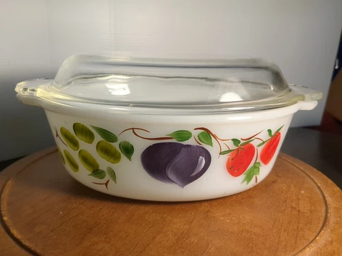 Vtg. Fire King 1.5 qt Casserole Baking Dish  Fruit Pattern 467 Strawberry Scarce