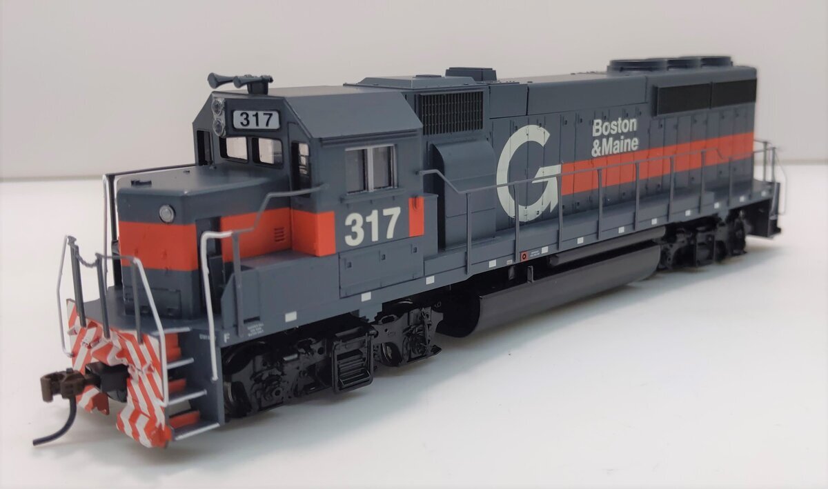 Athearn 79690 HO Scale Guilford GP 402 Diesel 317 LN/Box