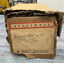 HONEYWELL C7010A 1006 1 -  PHOTOCELL MOUNT Electronic Circuit  NEW Old Stock