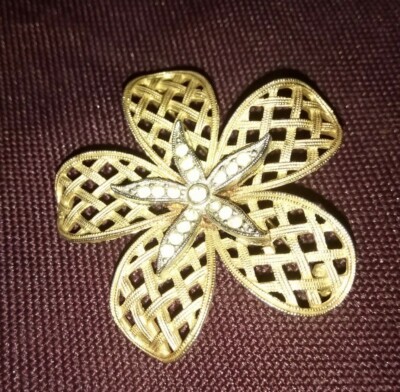 Vintage Signed J J JONETTE Flower Brooch With Rhinestones