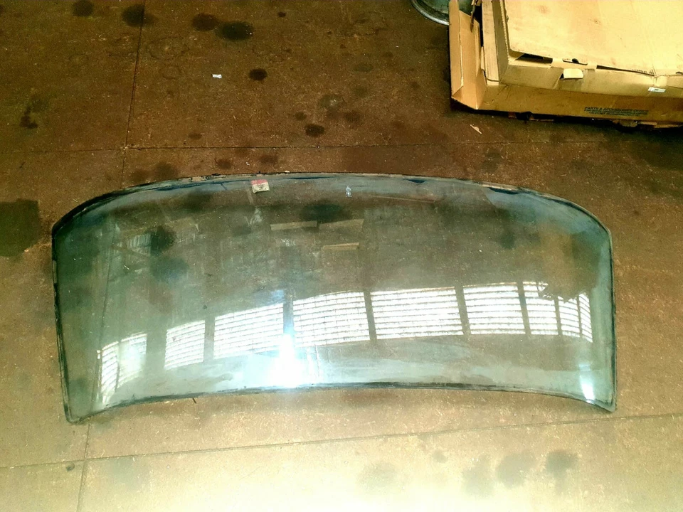 Ford Falcon XC SEDAN Glass Front Windscreen, 4x Door Glass Genuine Factory tint  - image 2 of 4