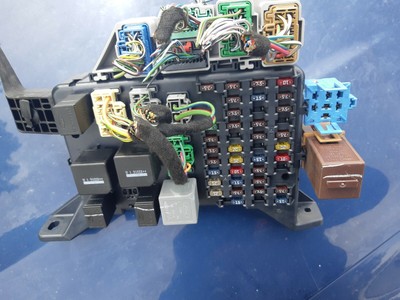 FORD MONDEO MK3 FUSE BOX FUSEBOX BOARD RELAYS FUSES ELECTRICAL