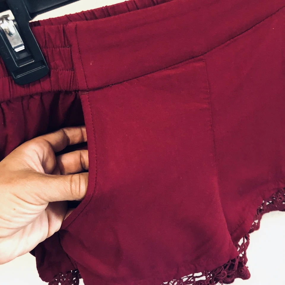 Shorts feminino Express cintura alta cranberry malha crochê bainha de renda bolsos XS  - Imagem 2 de 4