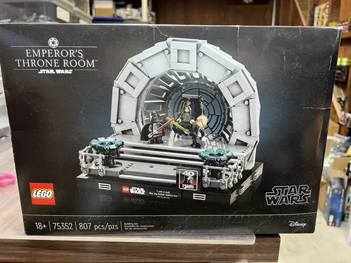 Lego 75352 Star Wars Emperor's Throne Room Diorama 807pcs
