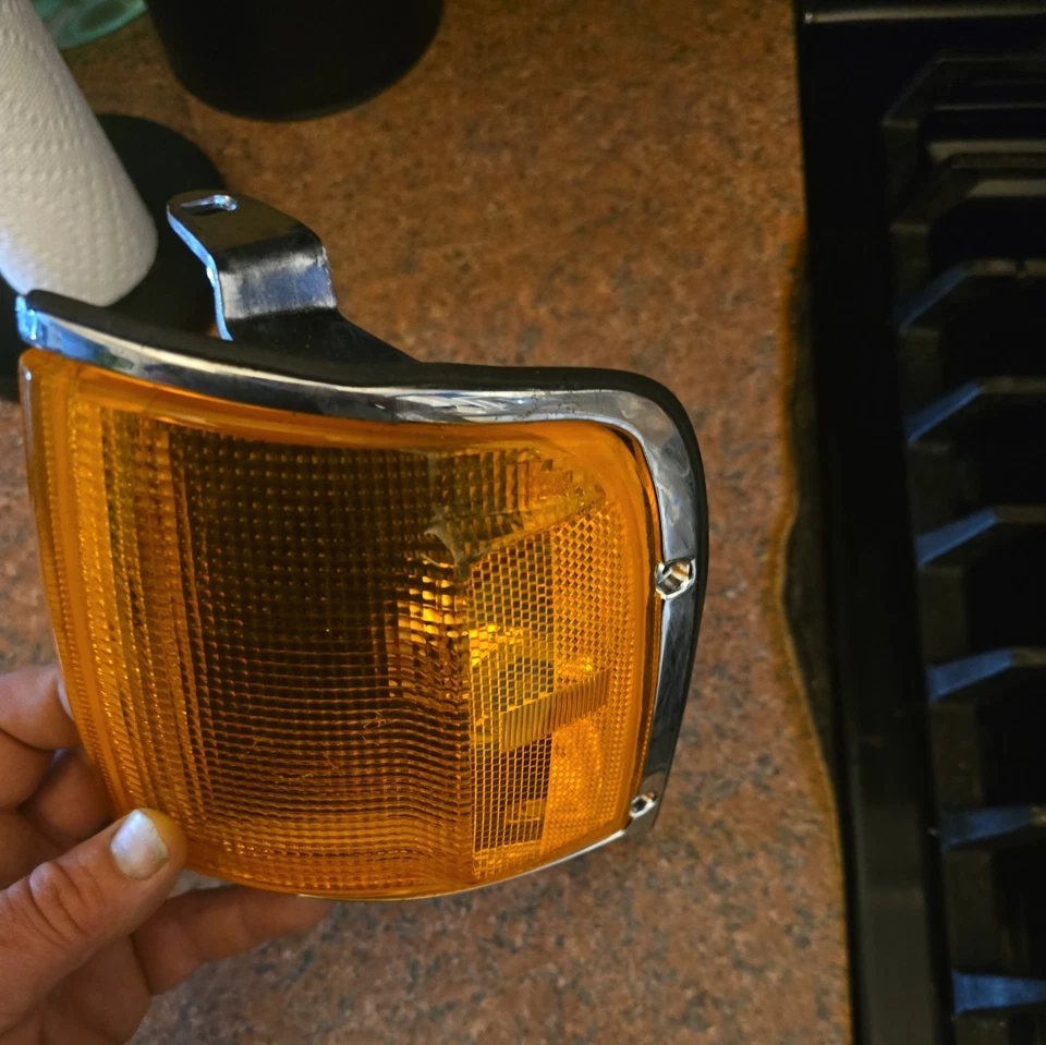 转角信号灯适用于 88-97 五十铃拾音器/91-97 Rodeo(黑色)左驱动器 — 第 2/4 张图片